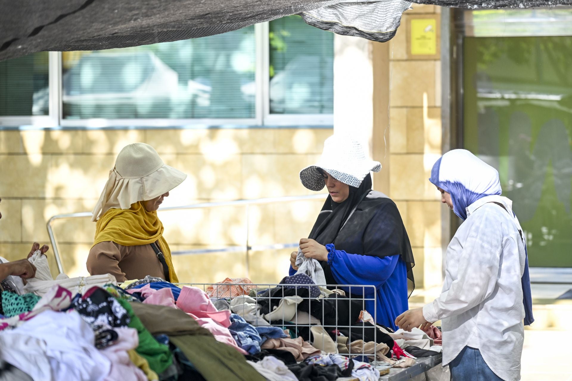 Calor en el mercadillo de Murcia, en imágenes