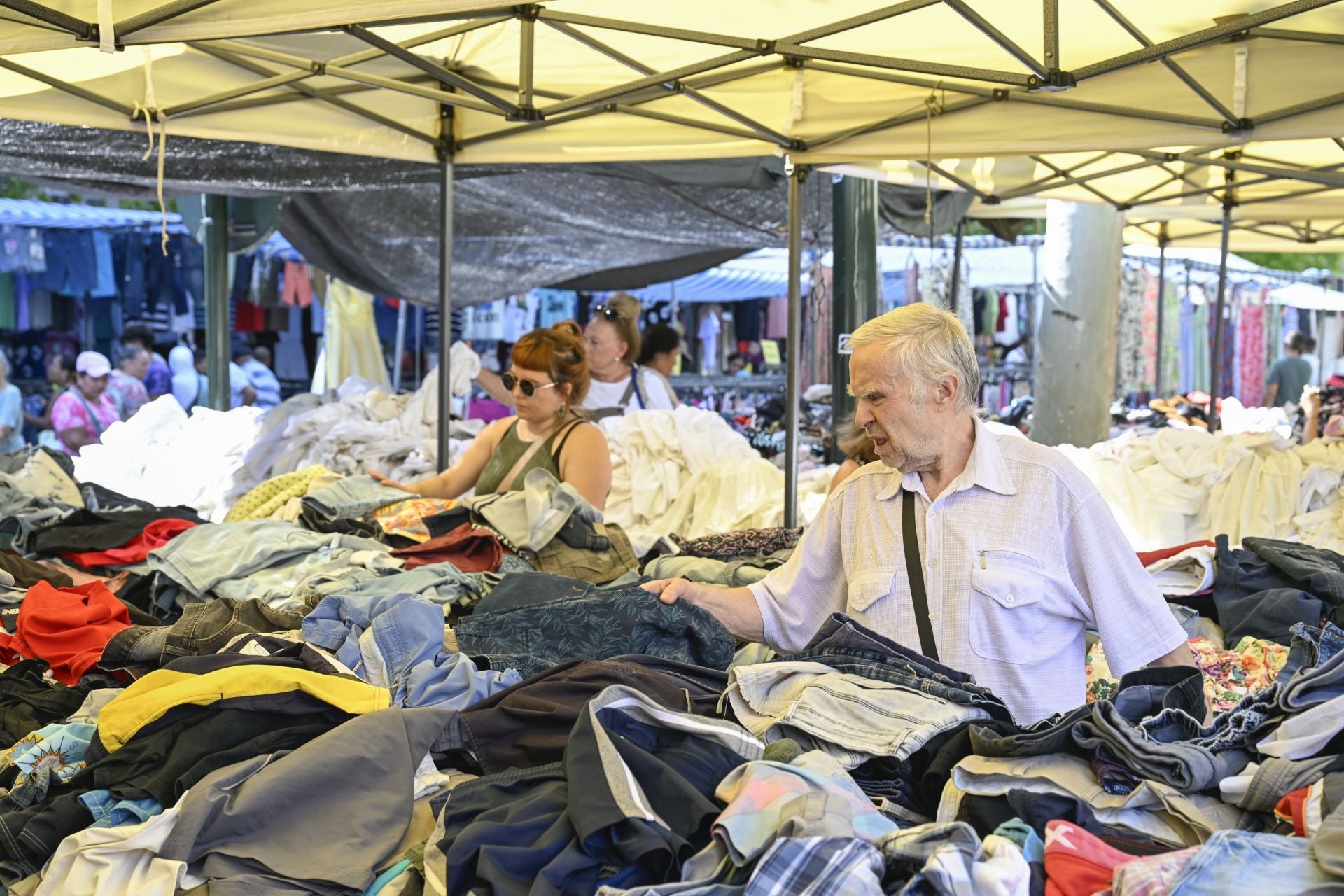 Calor en el mercadillo de Murcia, en imágenes