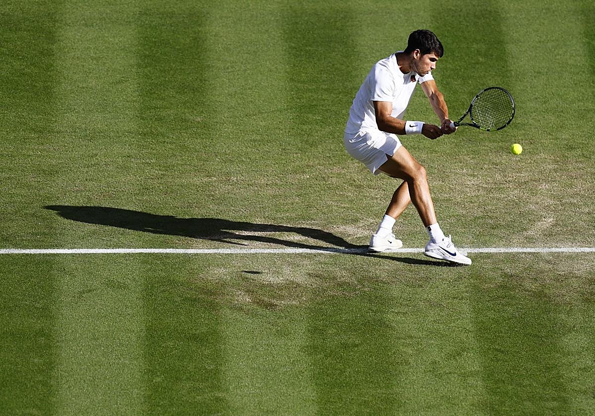 Carlos Alcaraz, durante un partido en Wimbledon.