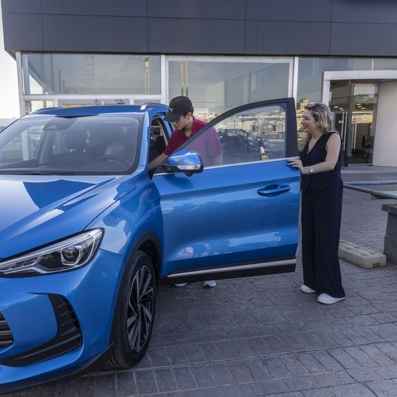 Eléctrico, híbrido o de combustión: la duda eterna de qué coche comprar