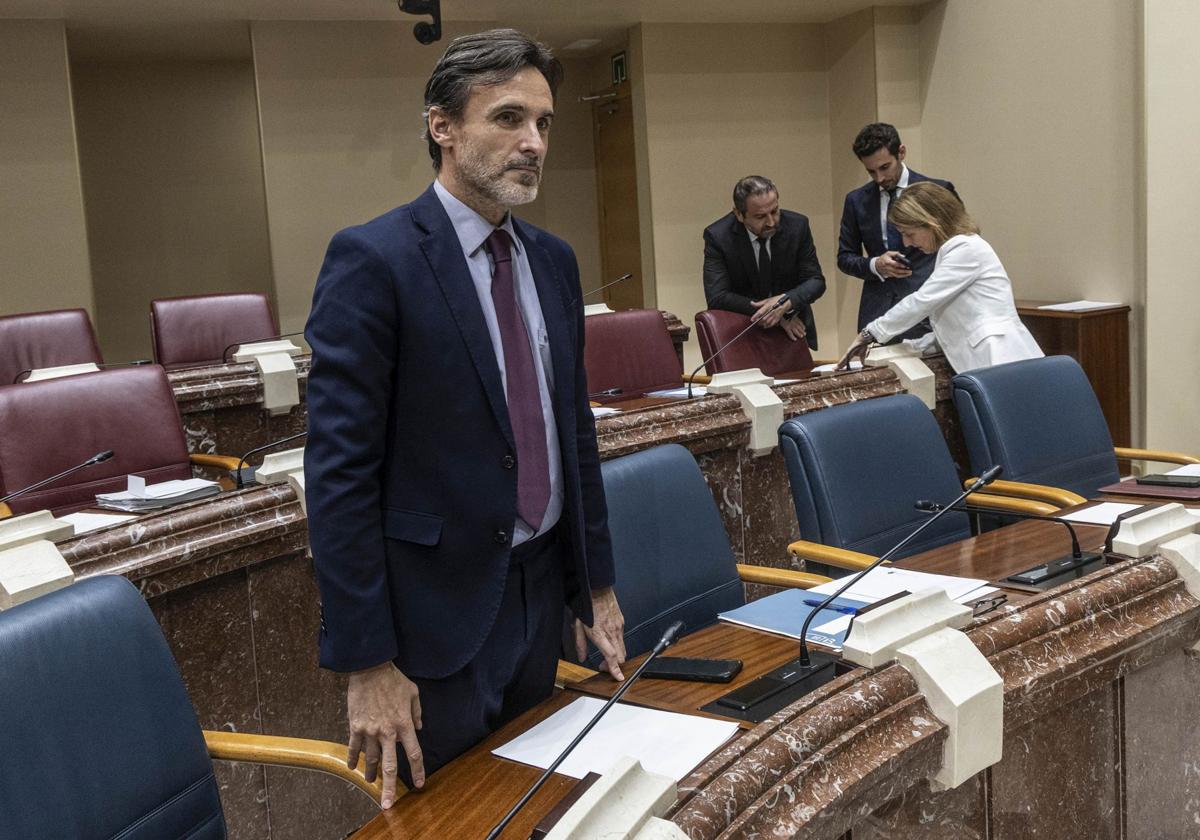 El consejero de Fomento e Infraestructuras, Jorge García Montoro, en la presentación de los Presupuestos de su cartera en la Asamblea.
