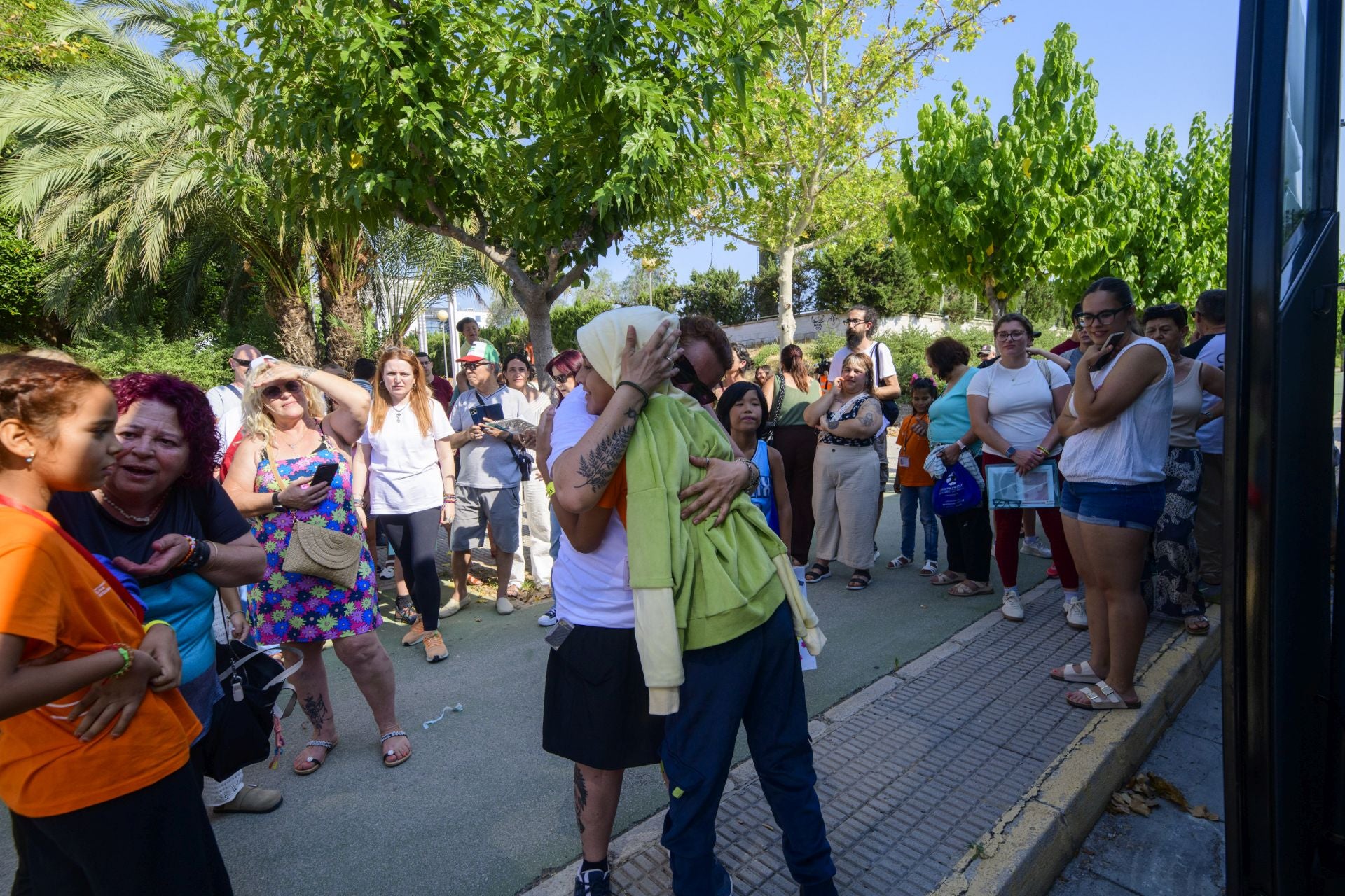 La recepción de los 50 niños saharuis en Murcia, en imágenes