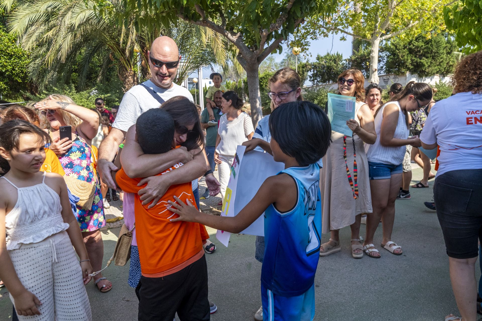 La recepción de los 50 niños saharuis en Murcia, en imágenes