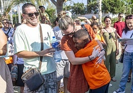 La recepción de los 50 niños saharuis en Murcia, en imágenes