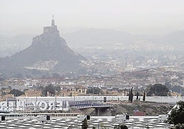 Imagen de archivo de la ciudad de Murcia afectada por una masa de aire sahariano.