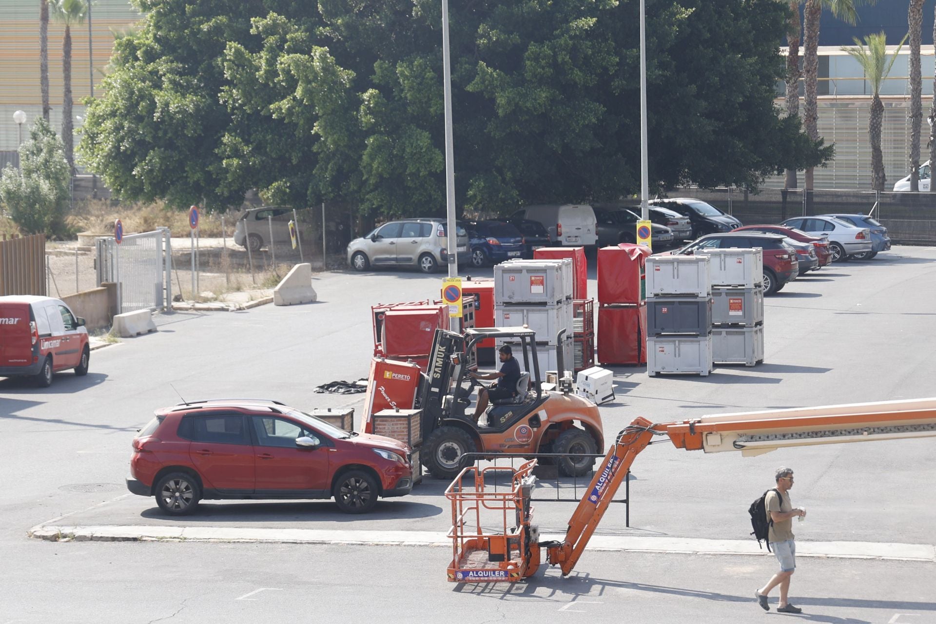 Desmontaje del recinto de fiestas en el Batel de Cartagena