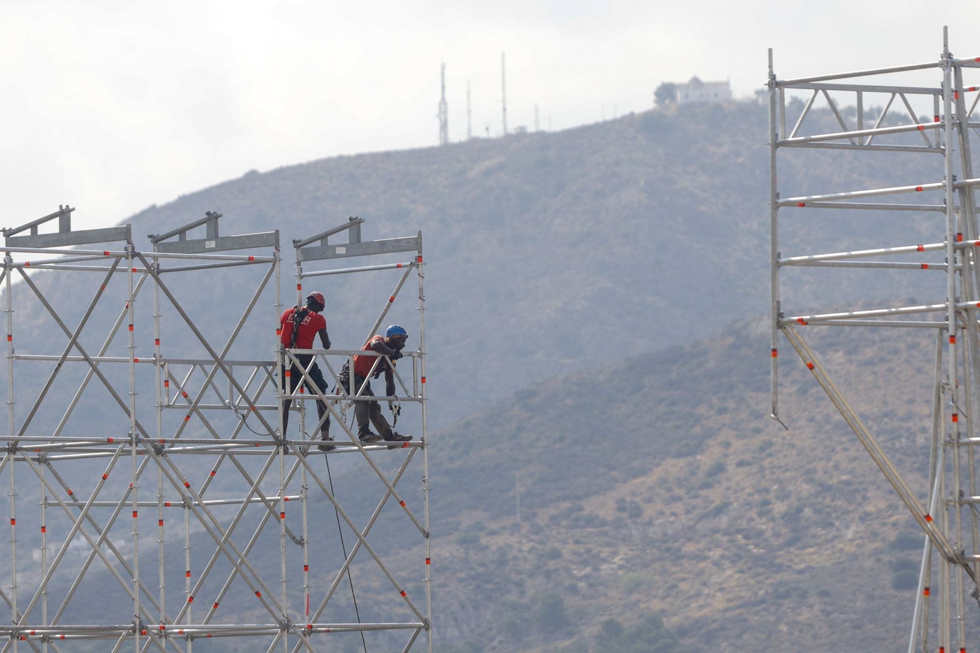 Desmontaje del recinto de fiestas en el Batel de Cartagena