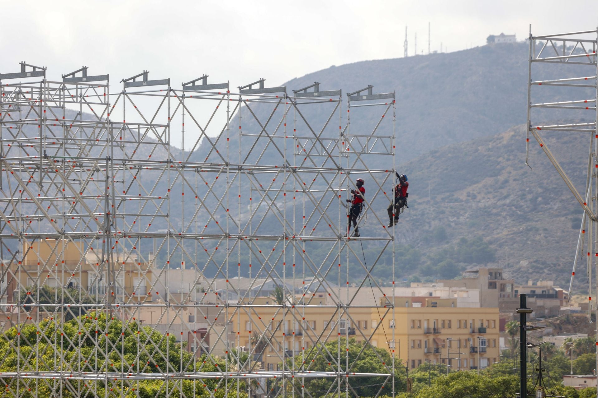 Desmontaje del recinto de fiestas en el Batel de Cartagena