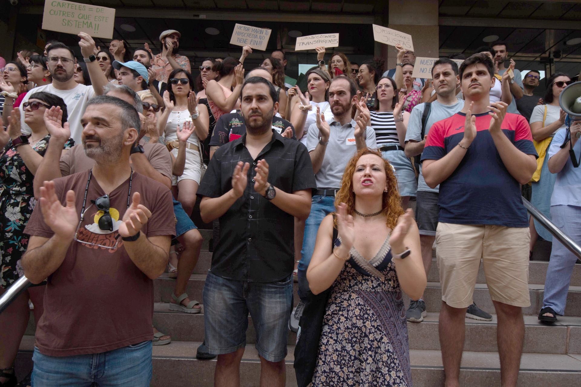 La protesta por las oposiciones para profesor de secundaria en la Región de Murcia, en imágenes