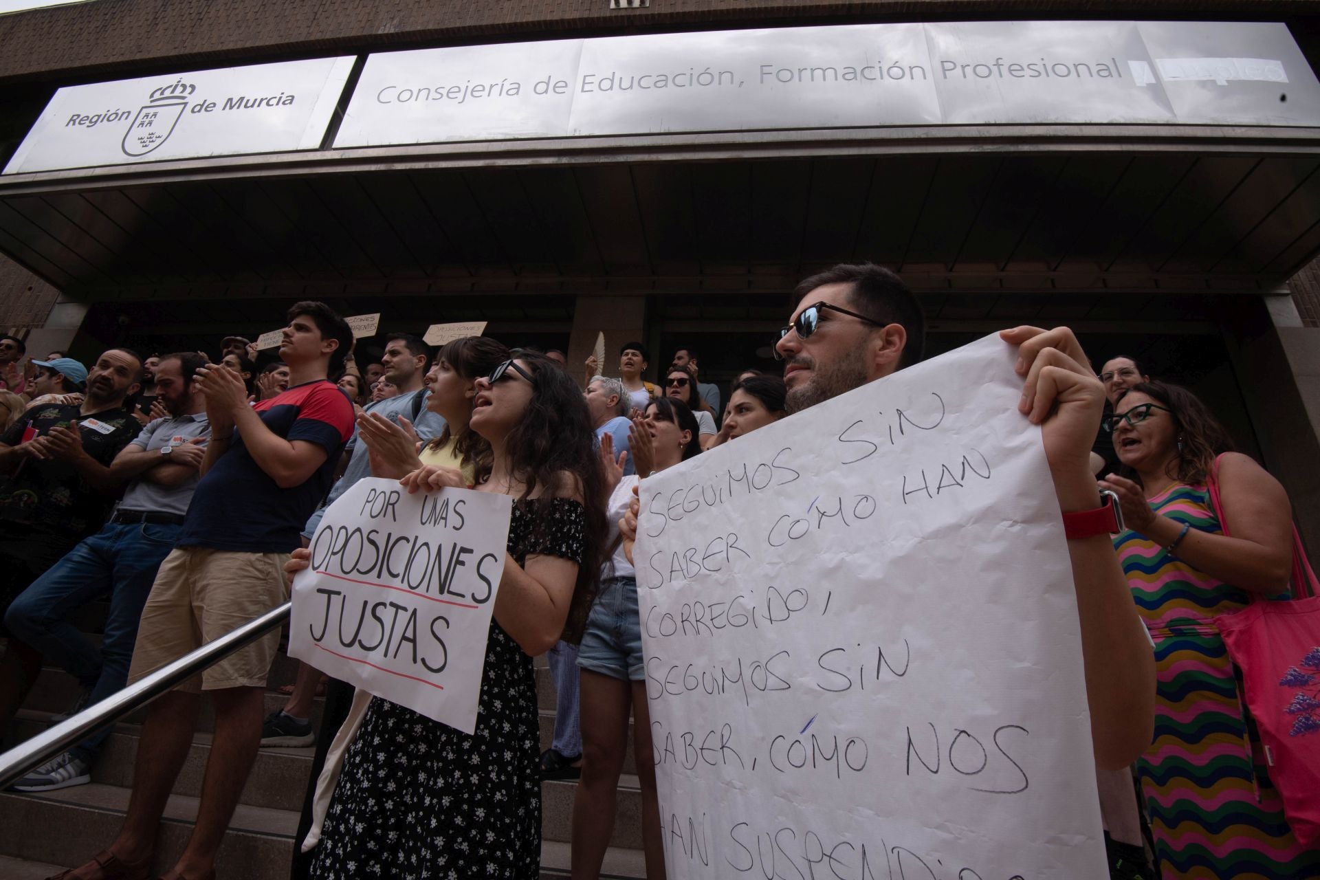 La protesta por las oposiciones para profesor de secundaria en la Región de Murcia, en imágenes