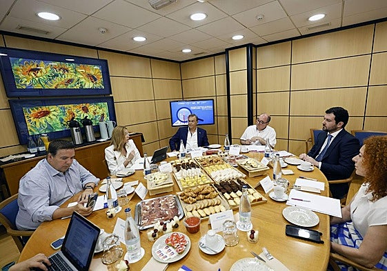 Desayuno informativo 'Necesidades formativas de las empresas de la Región de Murcia-Formación in Company', en imágenes