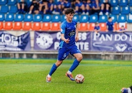 El centrocampista Álex Fidalgo, con la camiseta del Ourense.