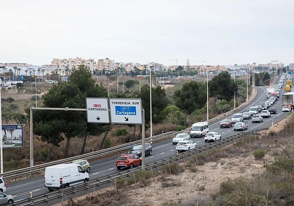 Retenciones en la N-332 a su paso por Torrevieja, en una imagen de archivo.