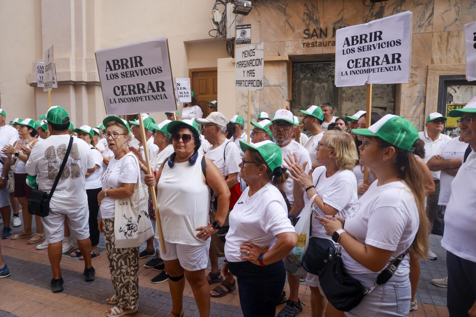 La protesta de los vecinos de Villas Caravaning, en imágenes