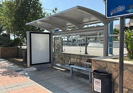 Una de las nuevas marquesinas solares instaladas en Águilas.