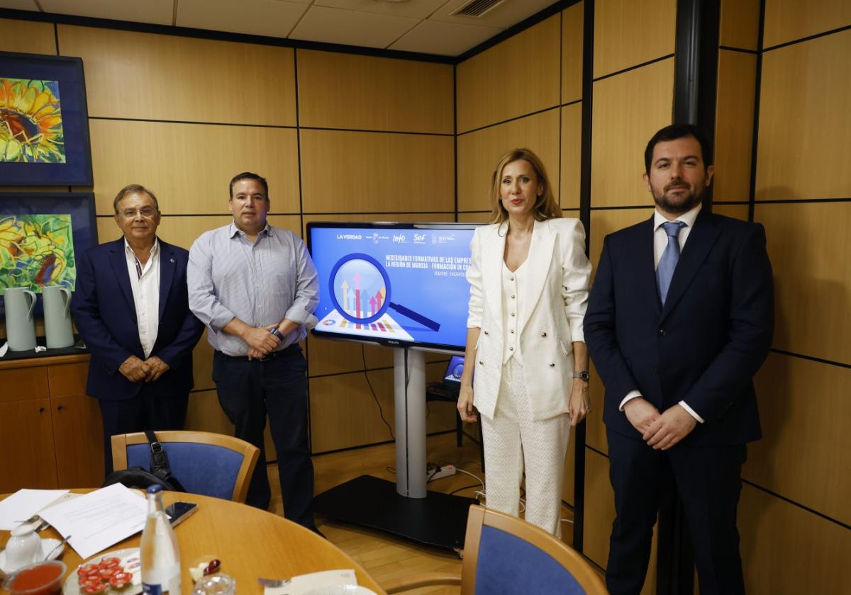 El encuentro reunió a Patricio Valverde, Alfonso Corbalán, Marisa López y Carlos Victoria, ayer, en las instalaciones de LA VERDAD.