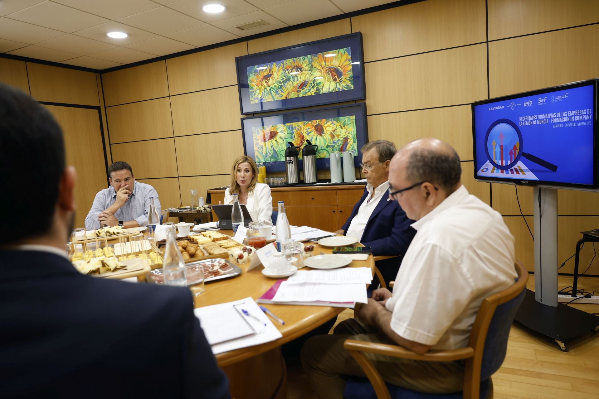 Desayuno informativo &#039;Necesidades formativas de las empresas de la Región de Murcia-Formación in Company&#039;, en imágenes