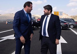 Óscar Puente y López Miras, este viernes, durante la inauguración del Arco Noroeste.