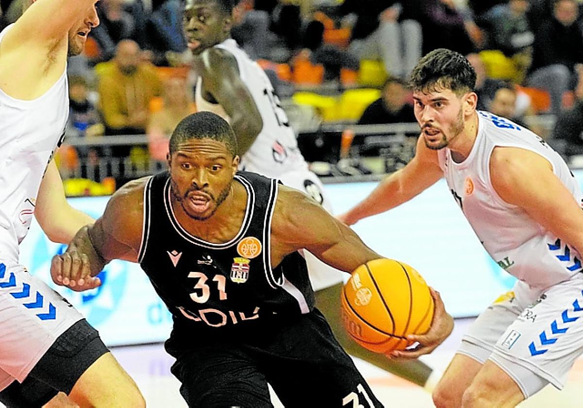 El pívot Ugochukwu, en el partido en casa contra el Zamora.