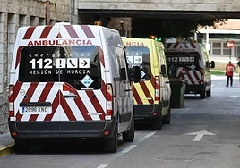 Ambulancias en el hospital Moralws Meseguer de Murcia, en una imagen de archivo.