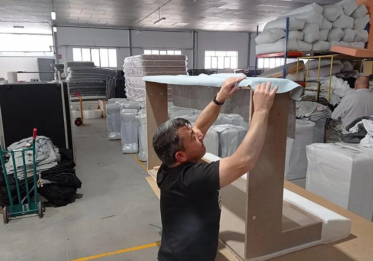 Trabajador de una empesa de la Región, en una imagen de archivo.