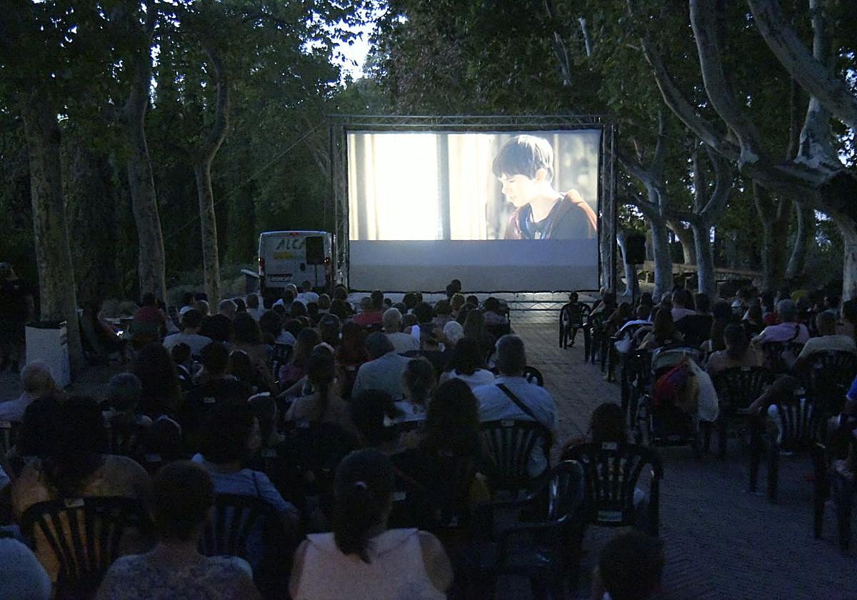 Imagen de archivo de un cine de verano.