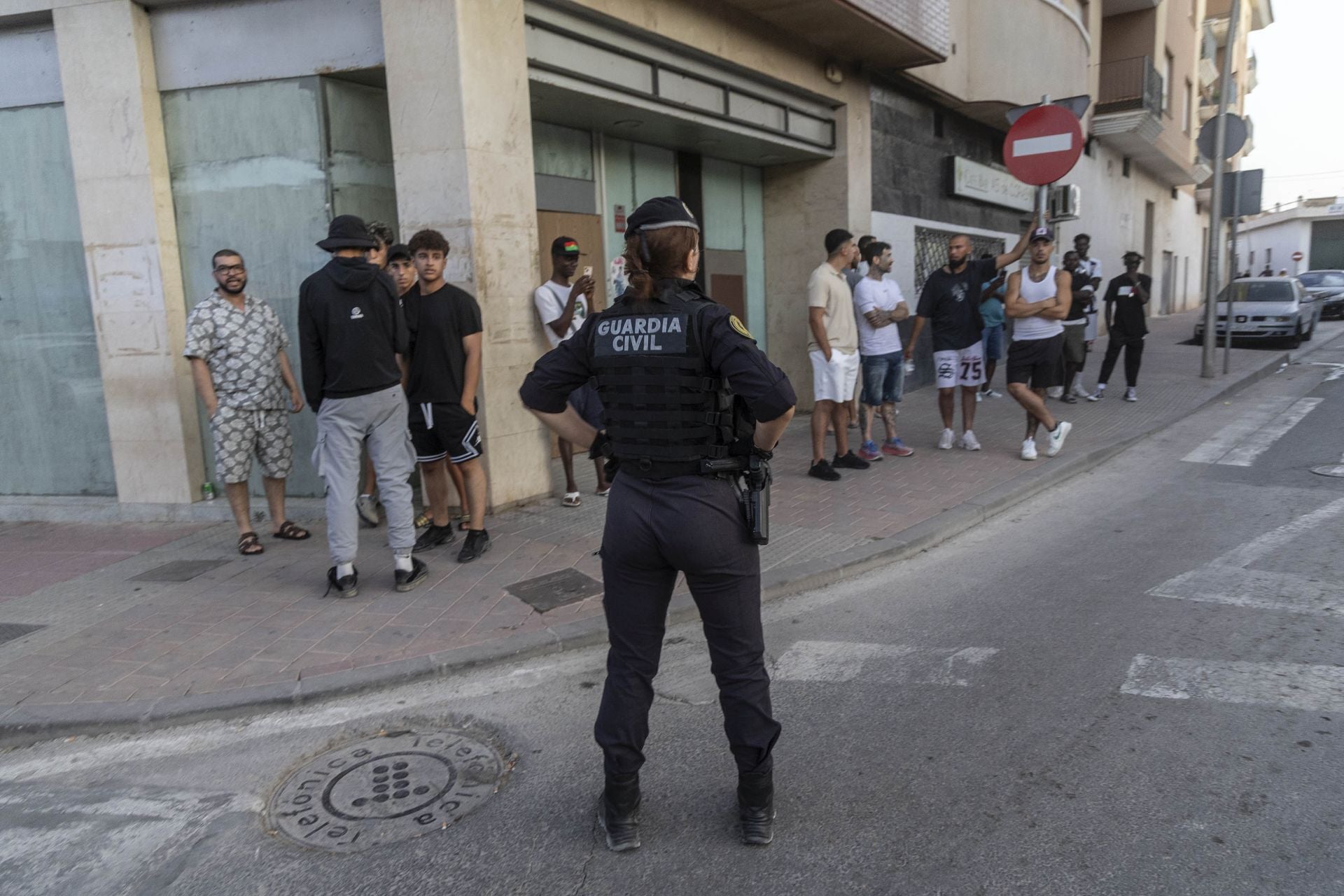75 agentes tratan de frenar la espiral de violencia en Torre Pacheco, en imágenes