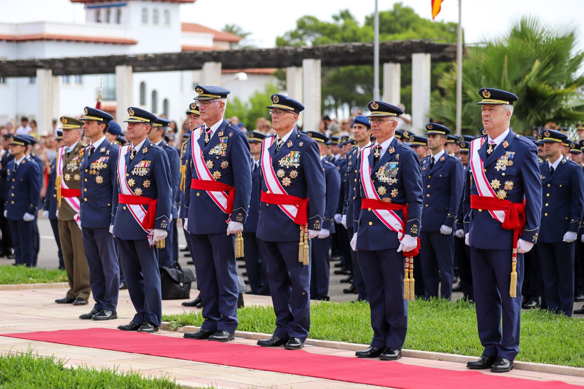 El Rey preside el acto de entrega de despachos en la Academia General del Aire de San Javier