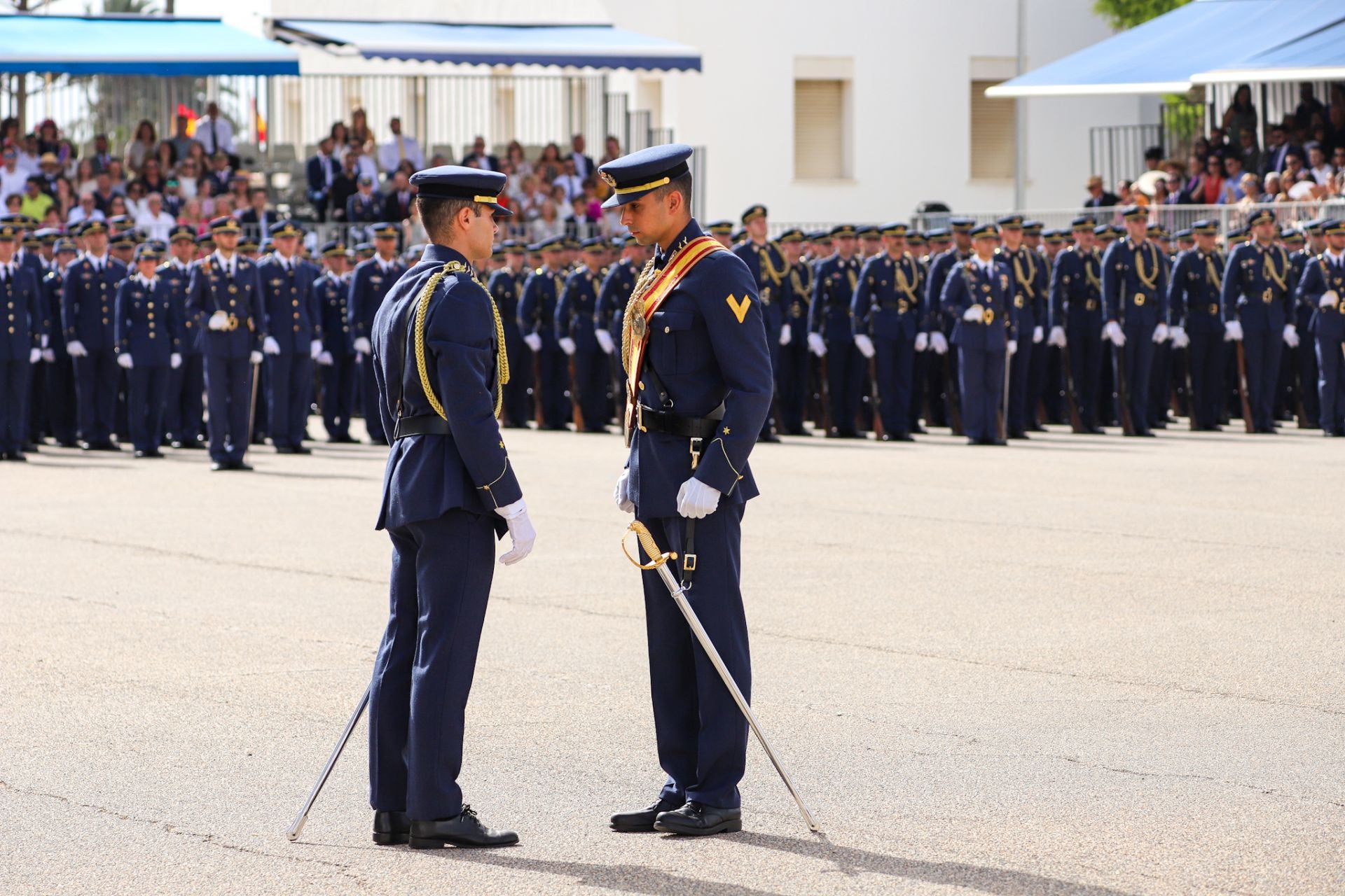 El Rey preside el acto de entrega de despachos en la Academia General del Aire de San Javier