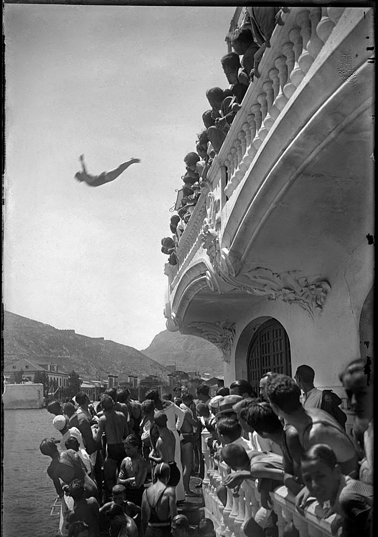 Imagen - Salto al agua.En el Club de Regatas de Cartagena (1922 aprox.).