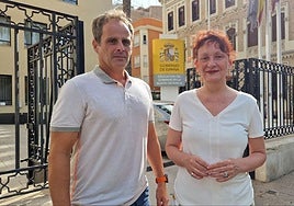 Ángel Luis Hernández y María Marín, este lunes, en la Delegación del Gobierno.