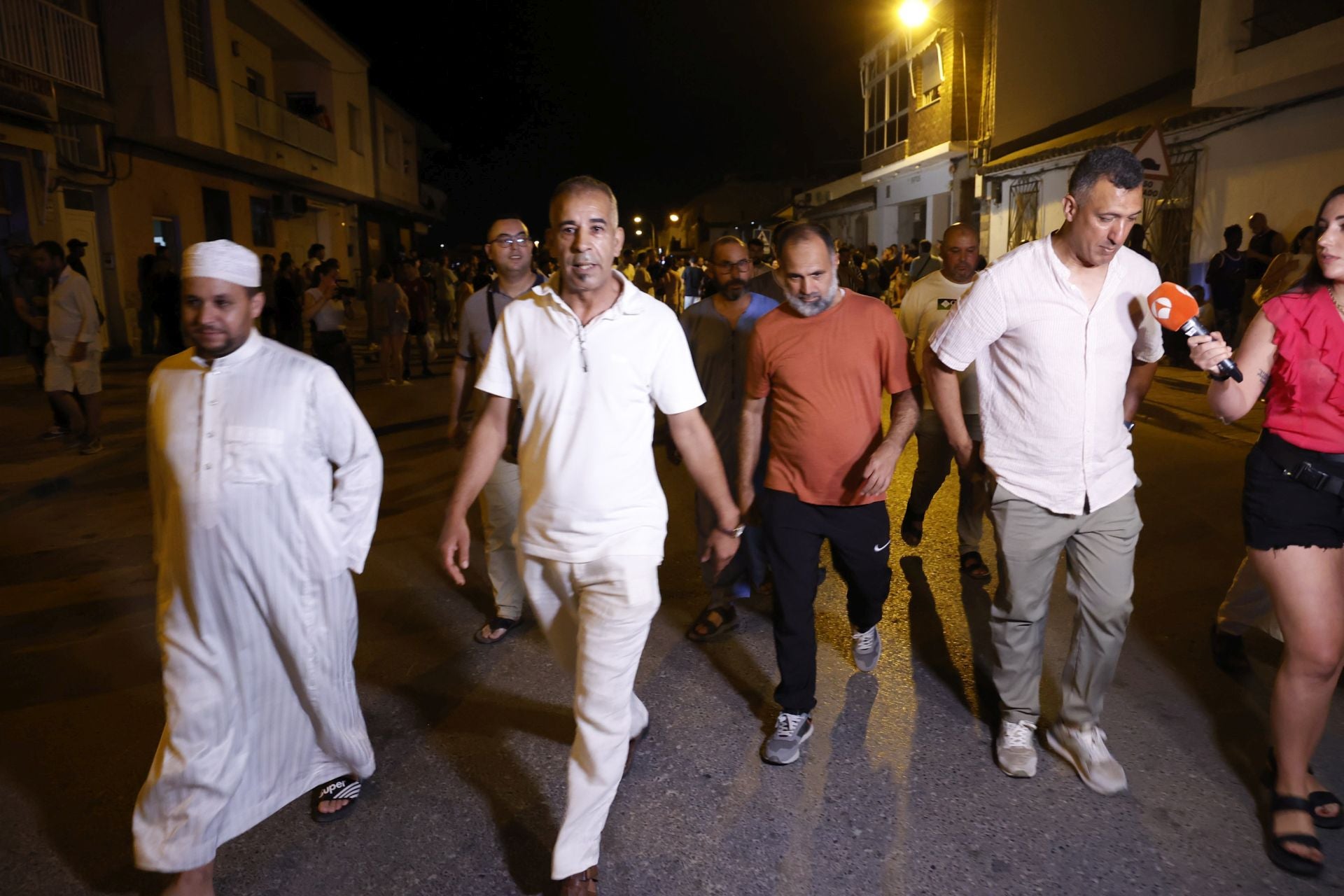 Torre Pacheco vivió este lunes una noche de calma tensa, en imágenes