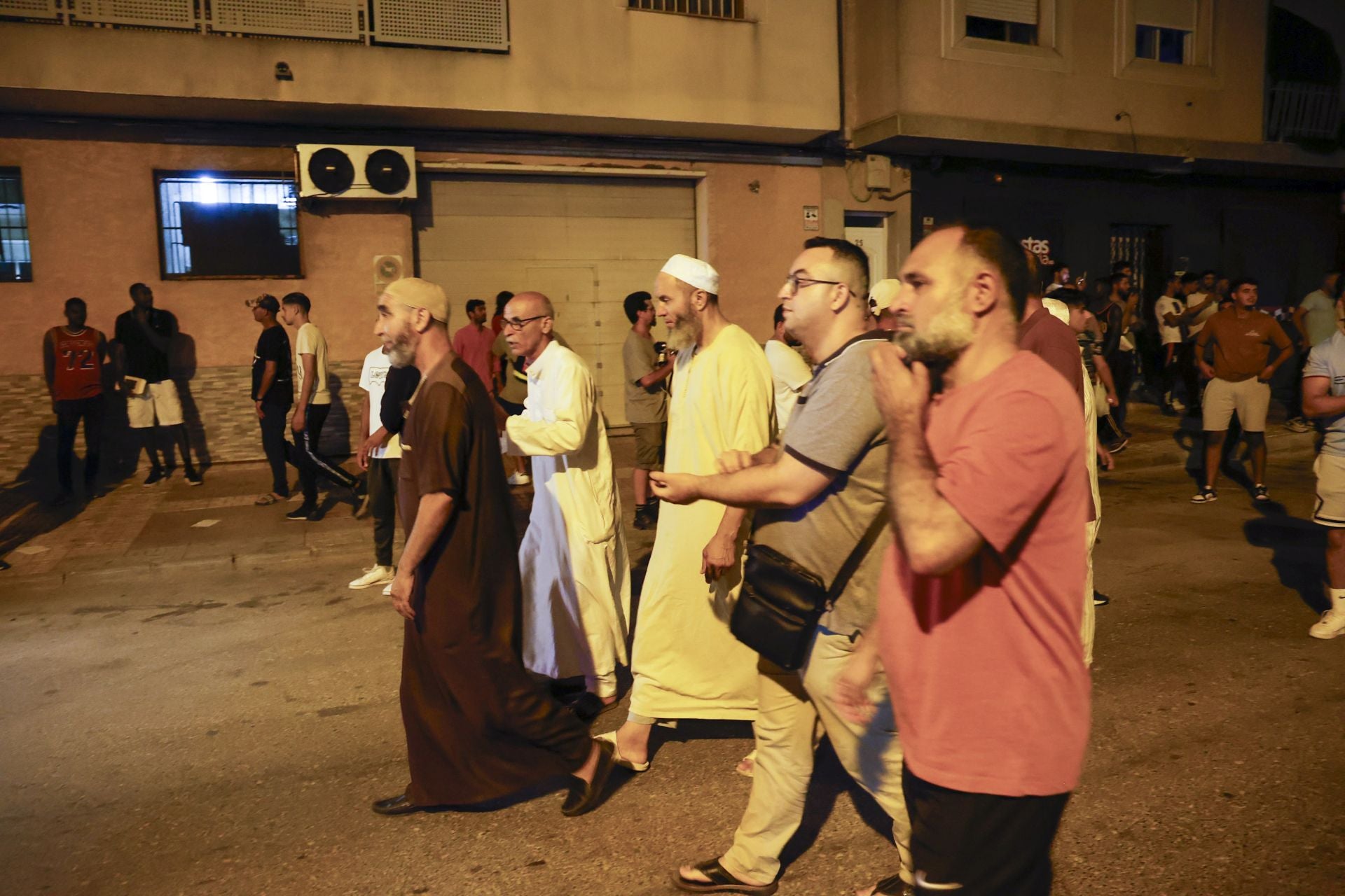 Torre Pacheco vivió este lunes una noche de calma tensa, en imágenes