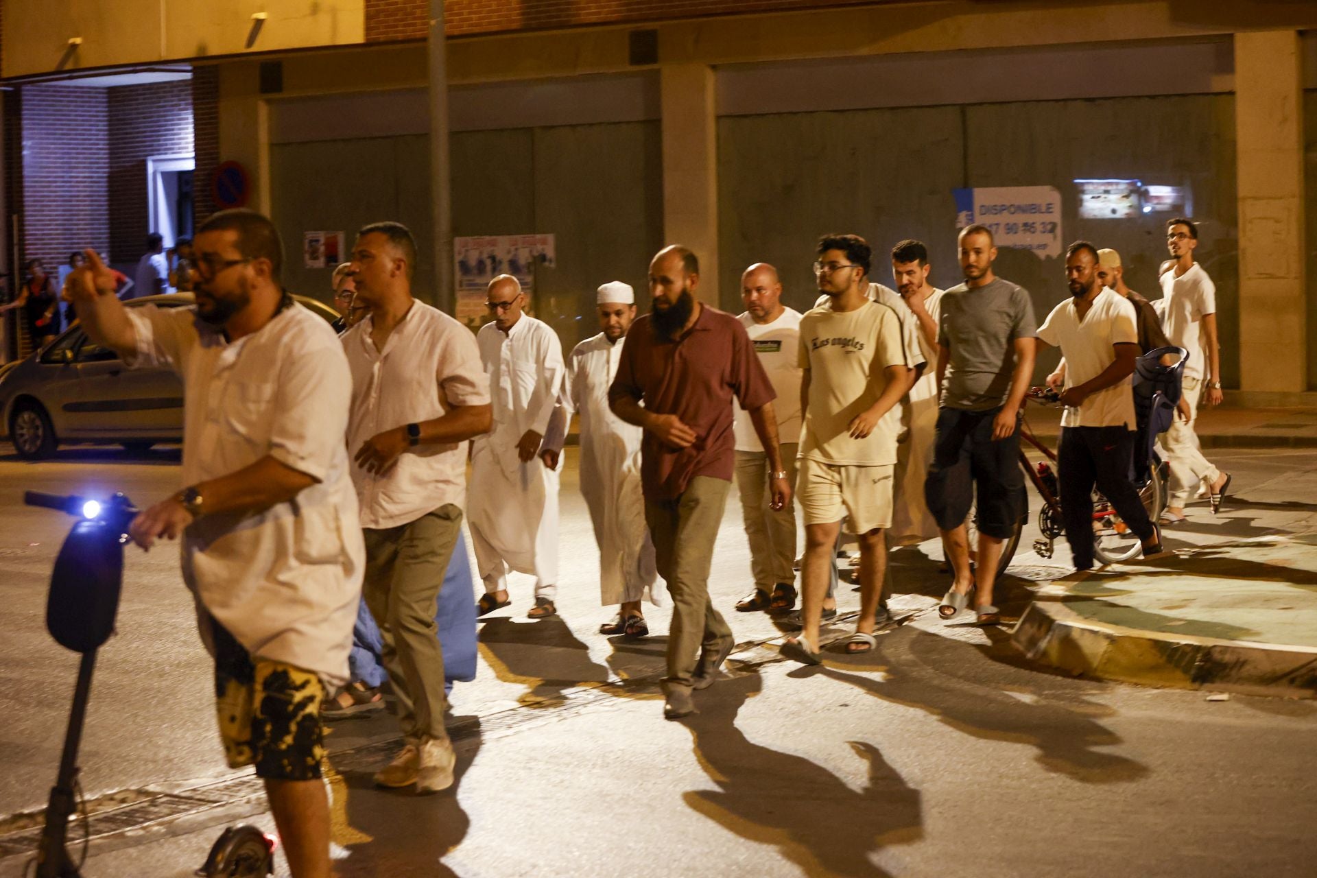 Torre Pacheco vivió este lunes una noche de calma tensa, en imágenes