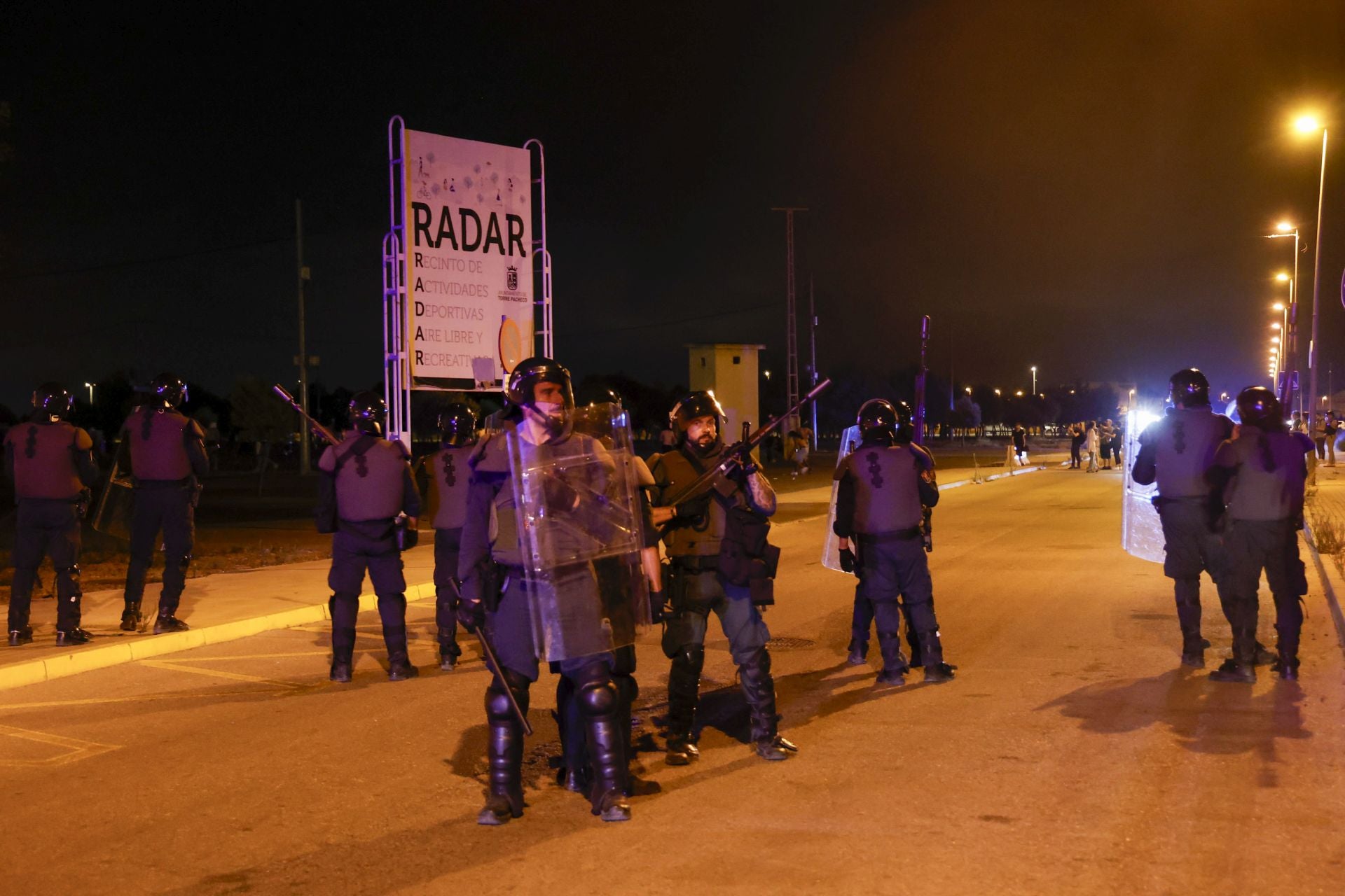 Torre Pacheco vivió este lunes una noche de calma tensa, en imágenes