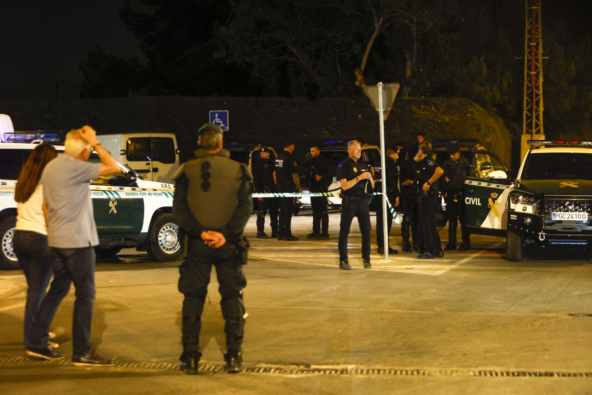 Torre Pacheco vivió este lunes una noche de calma tensa, en imágenes