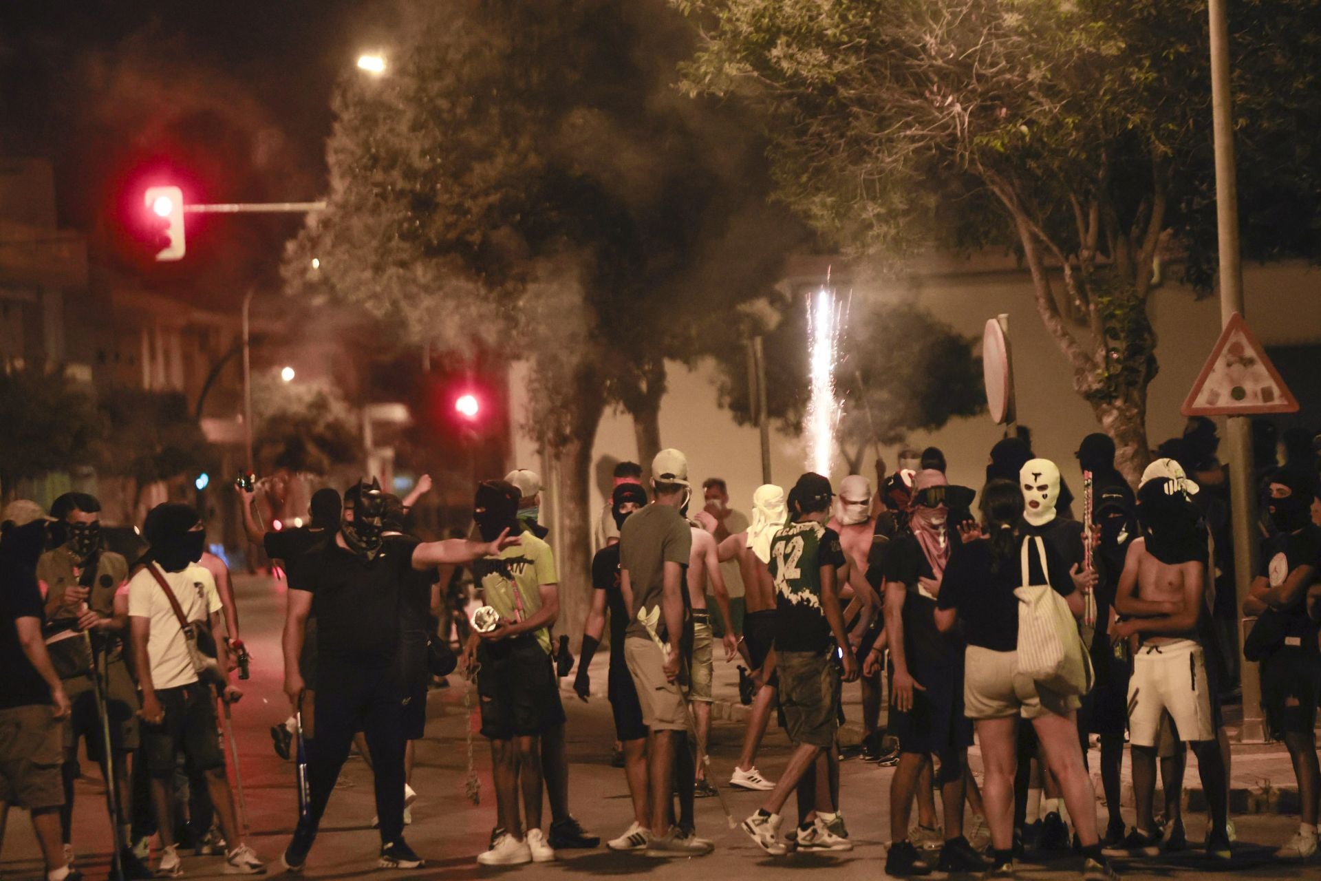 Torre Pacheco vivió este lunes una noche de calma tensa, en imágenes