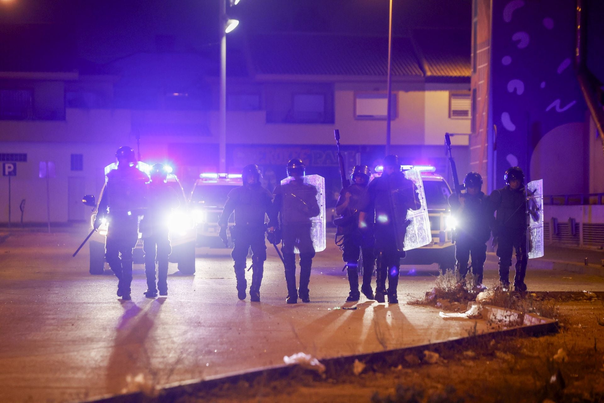 Torre Pacheco vivió este lunes una noche de calma tensa, en imágenes