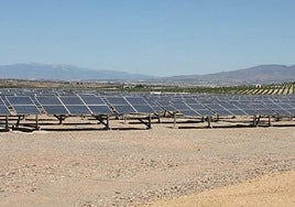Planta solar en Fuente Álamo, donde se instalará el sistema de almacenamiento energético.
