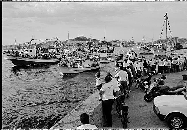 Cartagena. Procesión de la Virgen del Carmen en el muelle de Santa Lucía (1989).