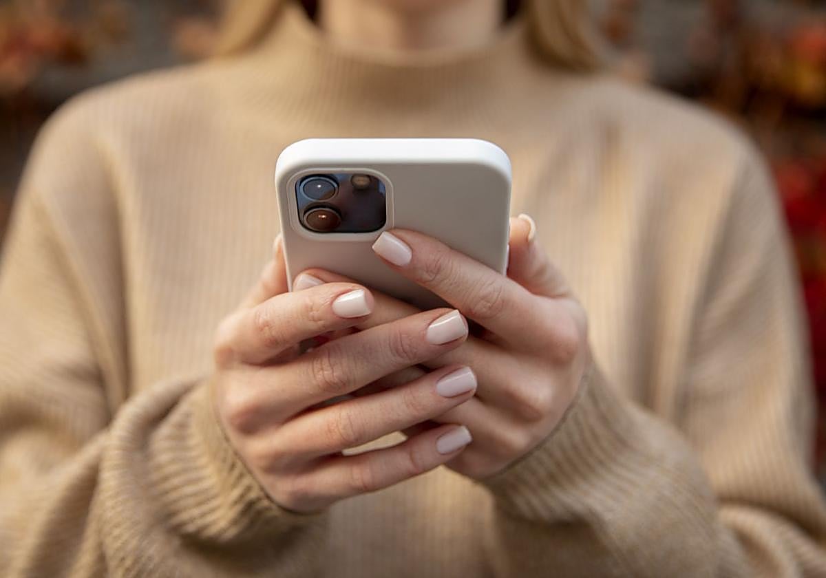 Cómo borrar personas del fondo de tus fotos desde la galería: es gratis y solo tardarás unos segundos.