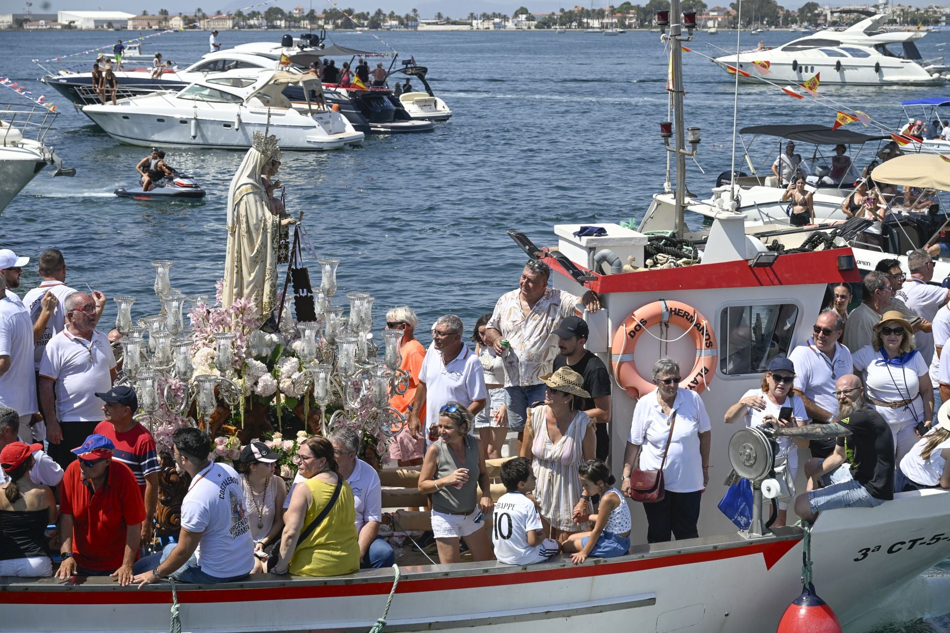 La procesión de la Virgen del Carmen en San Pedro del Pinatar, en imágenes