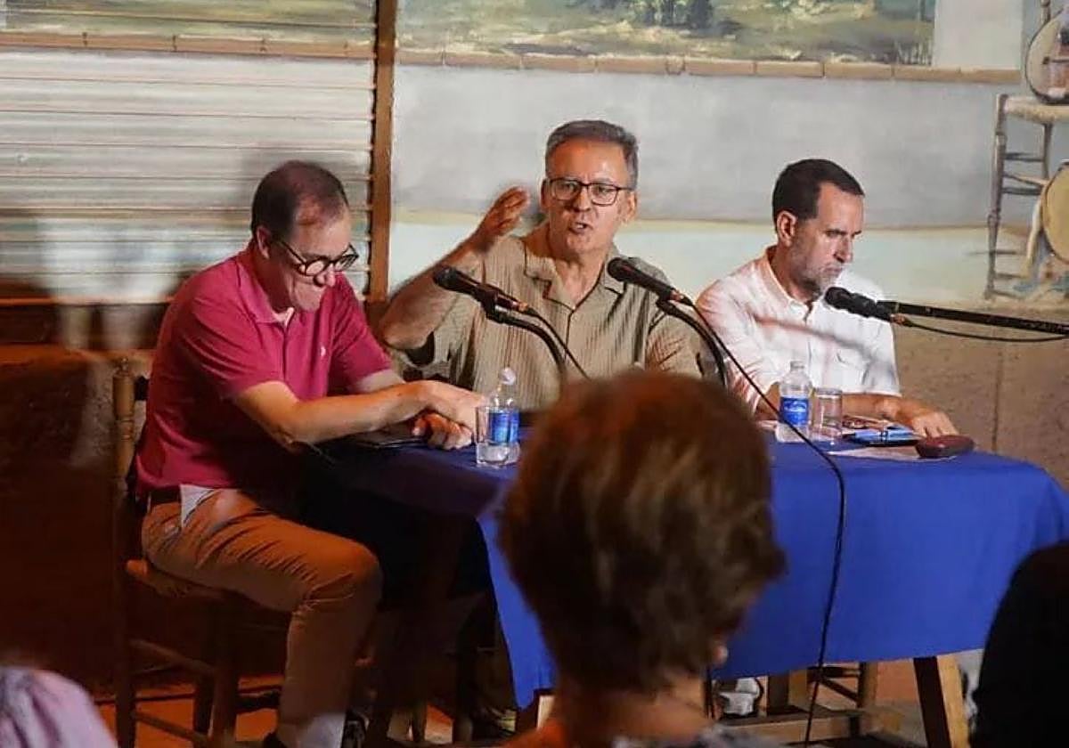 Mesa de debate con los cronistas oficiales de Cartagena.