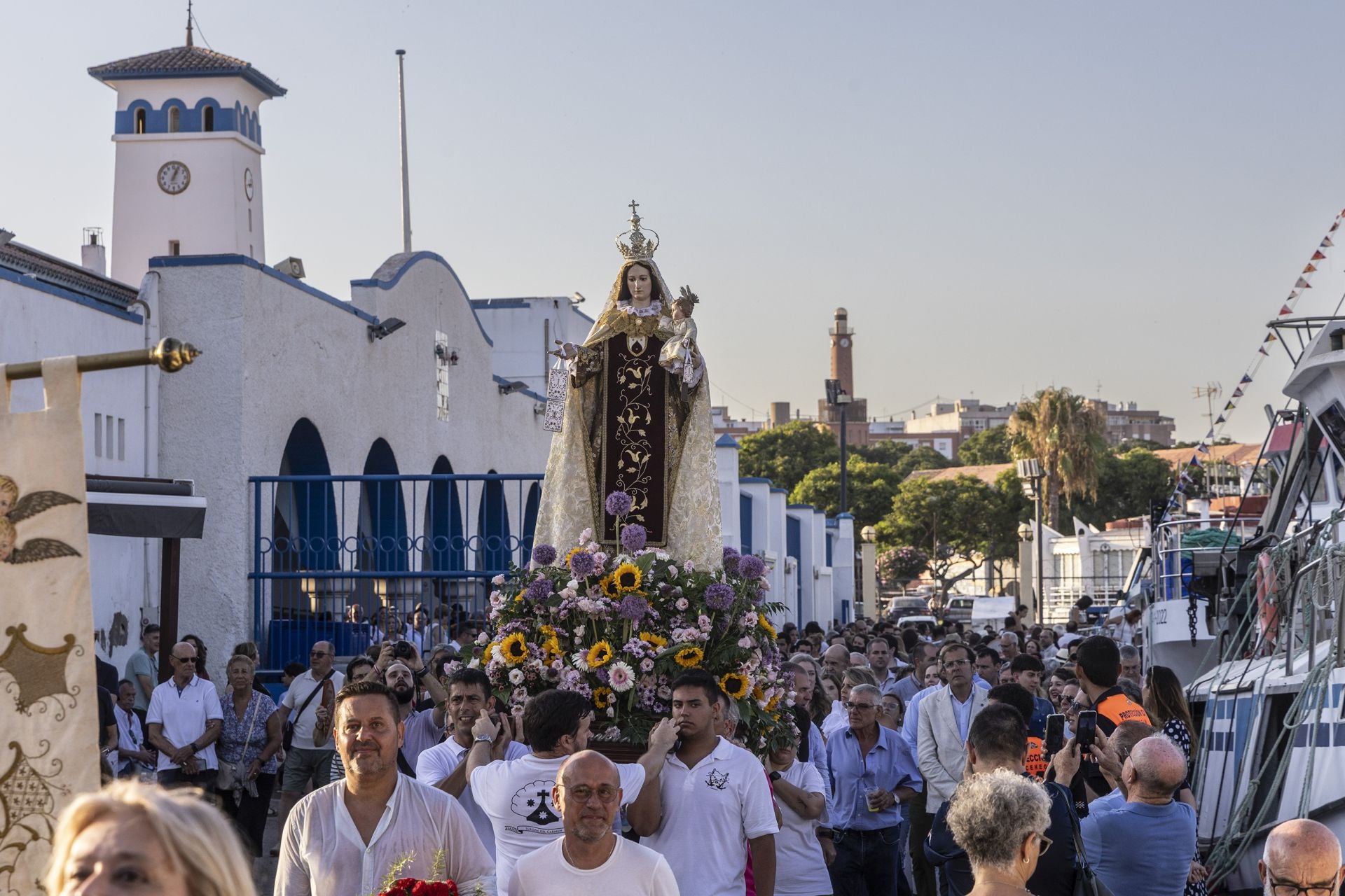 Imágenes de la procesión marítima en Cartagena de la Virgen de las Maravillas y la Virgen del Carmen