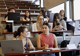 Alumnas de la Universidad de Murcia, en clase.