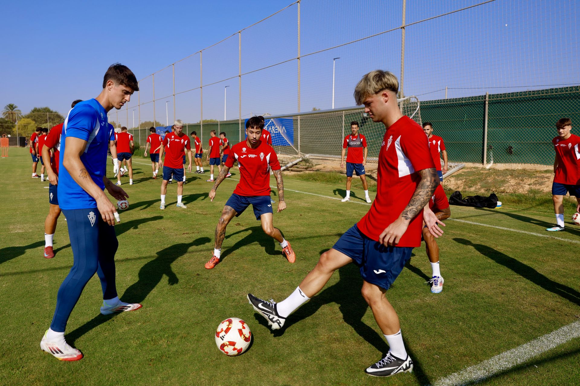 Primer entrenamiento de la temporada 2025-26 del Real Murcia, en imágenes