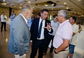 Lucas Jiménez, a la izquierda, junto a Manuel Martínez, ayer en Torre Pacheco.