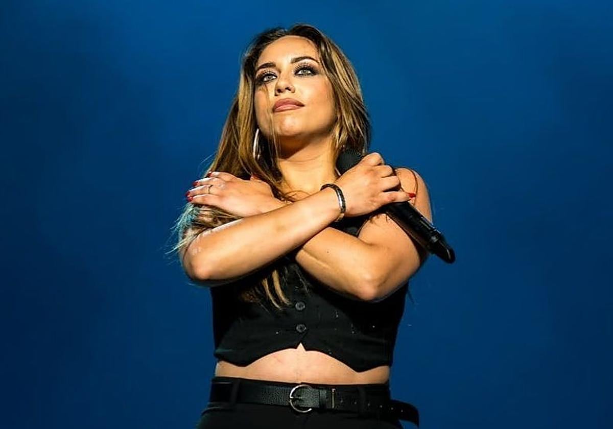 María Terremoto en un concierto.