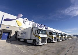 Camiones de Primafrio en la base logística de Alhama de Murcia.