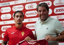 Cristo Romero, este viernes, en su presentación como jugador del Real Murcia.